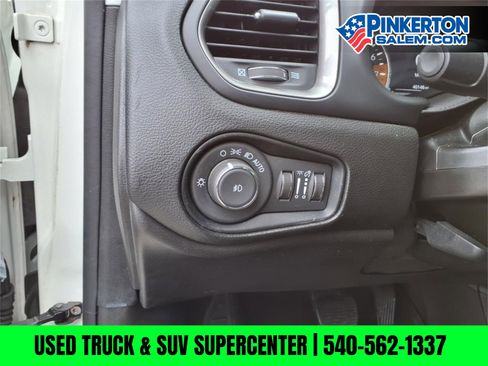 Used 2019 Jeep Renegade Limited w/ UConnect 8.4 Nav Group image 18