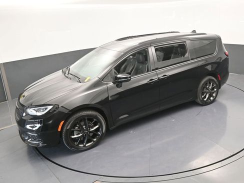 Used 2024 Chrysler Pacifica Limited w/ S Appearance Package image 57