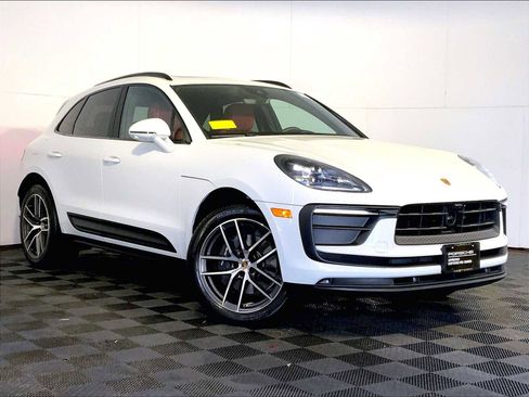 Used 2026 Porsche Macan image 9