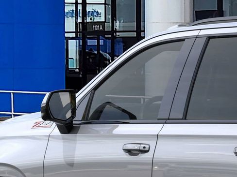 New 2026 Chevrolet Suburban Z71 image 12