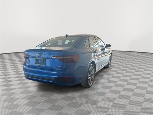 Used 2024 Volkswagen Jetta SE image 11