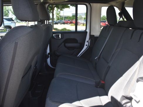 Used 2024 Jeep Wrangler Unlimited AWD/4WD image 15