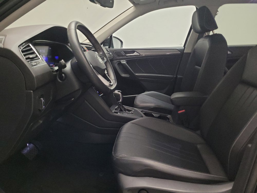 Used 2023 Volkswagen Tiguan SE w/ Panoramic Sunroof Package FWD image 17