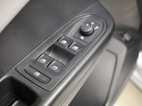 Used 2022 Volkswagen Taos SE image 17