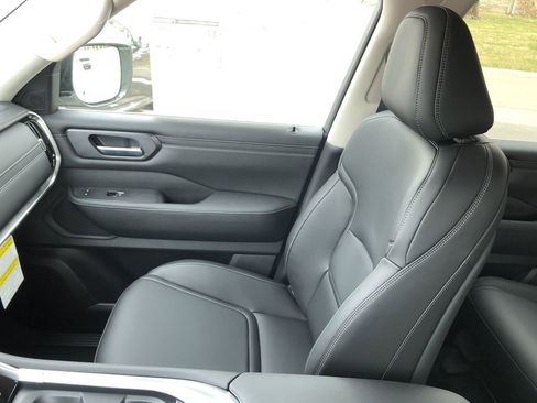 New 2026 Nissan Armada SV image 31