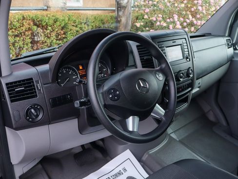Used 2018 Mercedes-Benz Sprinter 2500 image 17