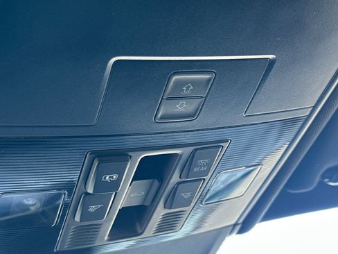 Used 2022 Volkswagen Tiguan SEL R-Line image 23