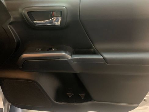 Used 2020 Toyota Tacoma TRD Sport AWD/4WD image 19