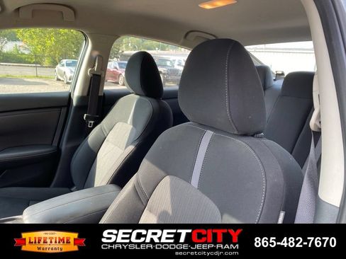 Used 2024 Nissan Sentra SV FWD image 11