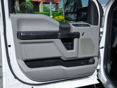 Used 2017 Ford F550 2WD Regular Cab Super Duty image 16
