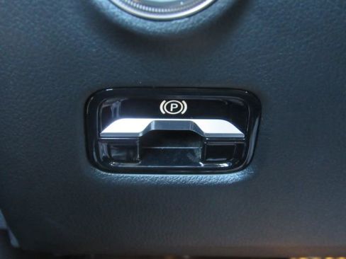 Used 2023 Mercedes-Benz C 300 Sedan w/ Exclusive Trim Package image 39