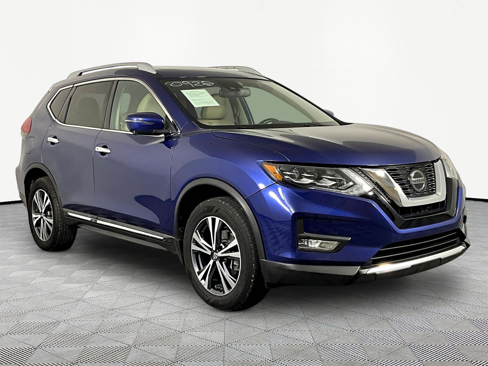 Used 2018 Nissan Rogue SL w/ Premium Package AWD/4WD image 3