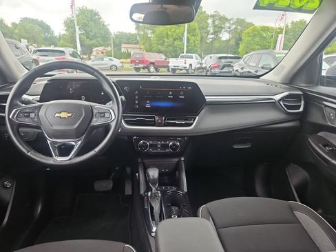 Used 2024 Chevrolet TrailBlazer LT w/ Convenience Package AWD/4WD image 13