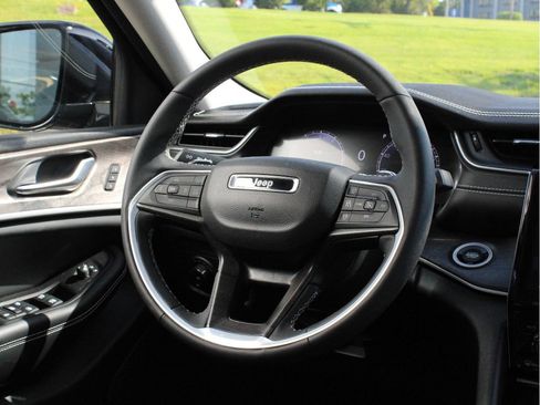 Certified 2023 Jeep Grand Cherokee Limited AWD/4WD image 14
