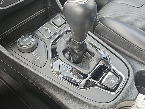 Used 2023 Jeep Cherokee Altitude Lux AWD/4WD image 16