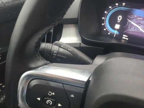 Used 2024 Volvo XC40 B5 Core image 22