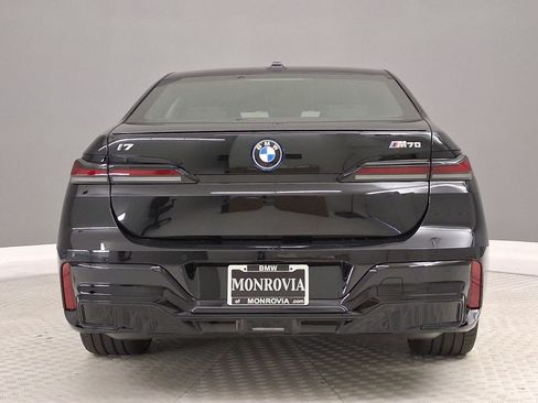 New 2026 BMW i7 M70 w/ Executive Package AWD/4WD image 8
