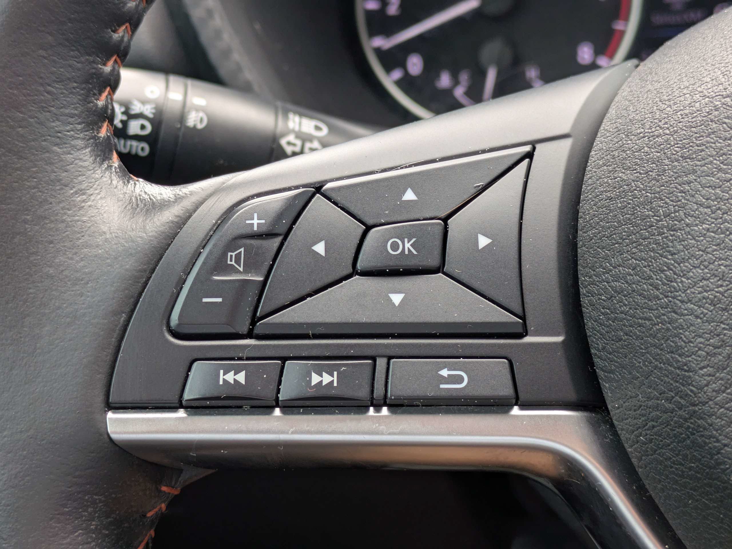 Used 2023 Nissan Sentra SR w/ SR Premium Package FWD image 24