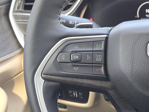 Used 2023 Jeep Grand Cherokee L Limited w/ Luxury Tech Group II image 30