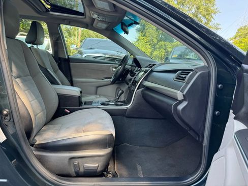 Used 2017 Toyota Camry XSE w/ Moonroof Package FWD image 26