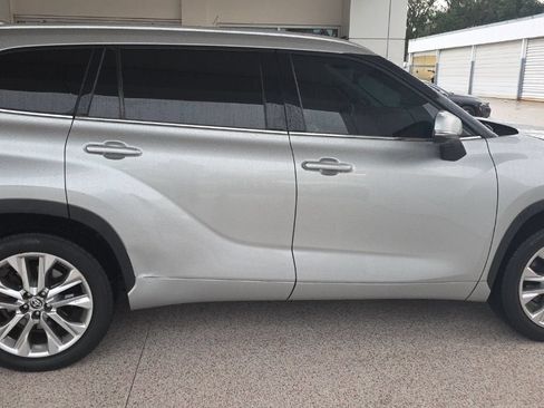 Used 2023 Toyota Highlander Limited FWD image 1
