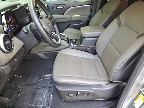 Certified 2024 Chevrolet Colorado ZR2 w/ ZR2 Convenience Package III AWD/4WD image 9