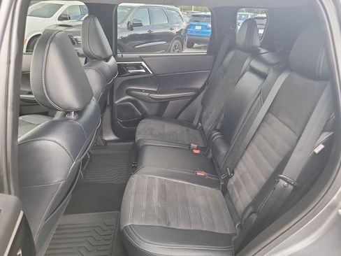 Used 2024 Mitsubishi Outlander SE FWD image 14