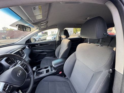 Used 2019 Kia Sorento L FWD image 12
