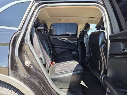 Used 2022 Lincoln Nautilus Reserve image 17