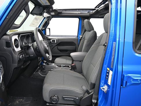 Used 2025 Jeep Wrangler Unlimited Sport AWD/4WD image 11