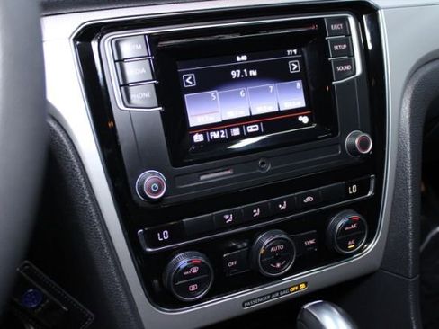 Used 2016 Volkswagen Passat 1.8T S image 15