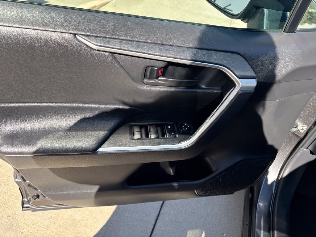 Certified 2025 Toyota RAV4 LE AWD/4WD image 10