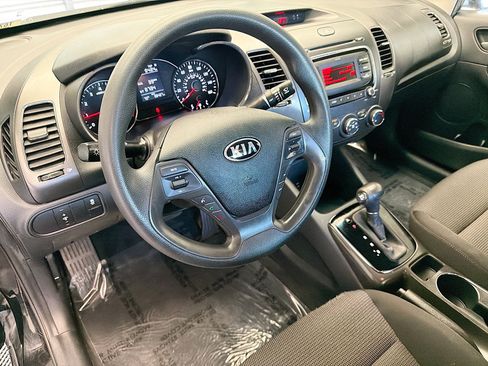 Used 2017 Kia Forte LX image 7