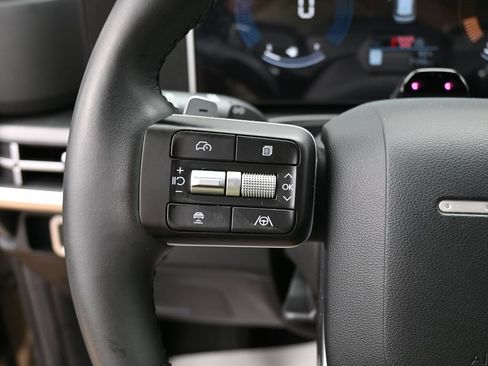 Used 2025 Hyundai Santa Fe SEL FWD image 19