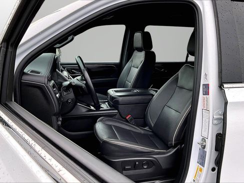 Used 2023 Chevrolet Suburban Premier AWD/4WD image 16