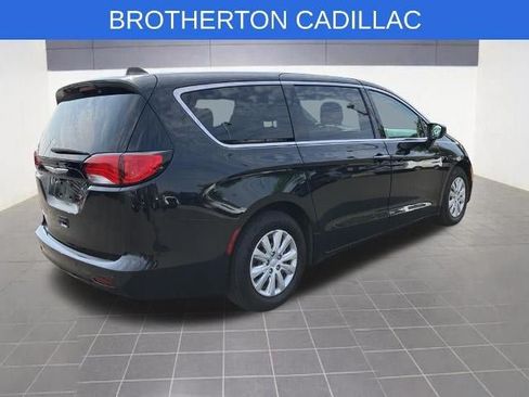 Used 2018 Chrysler Pacifica L FWD image 5