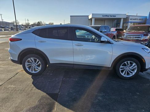 Used 2024 Buick Envista Preferred w/ Convenience I Package image 2