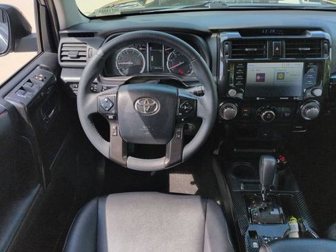 Used 2021 Toyota 4Runner Venture w/ Moonroof Package AWD/4WD image 17