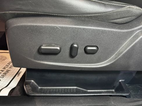 Used 2017 Ford Escape SE w/ Equipment Group 201A FWD image 10