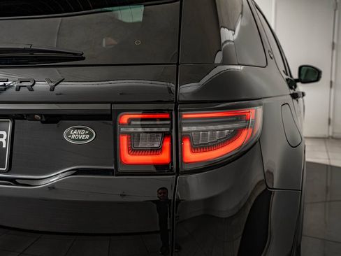 Used 2023 Land Rover Discovery Sport SE image 9