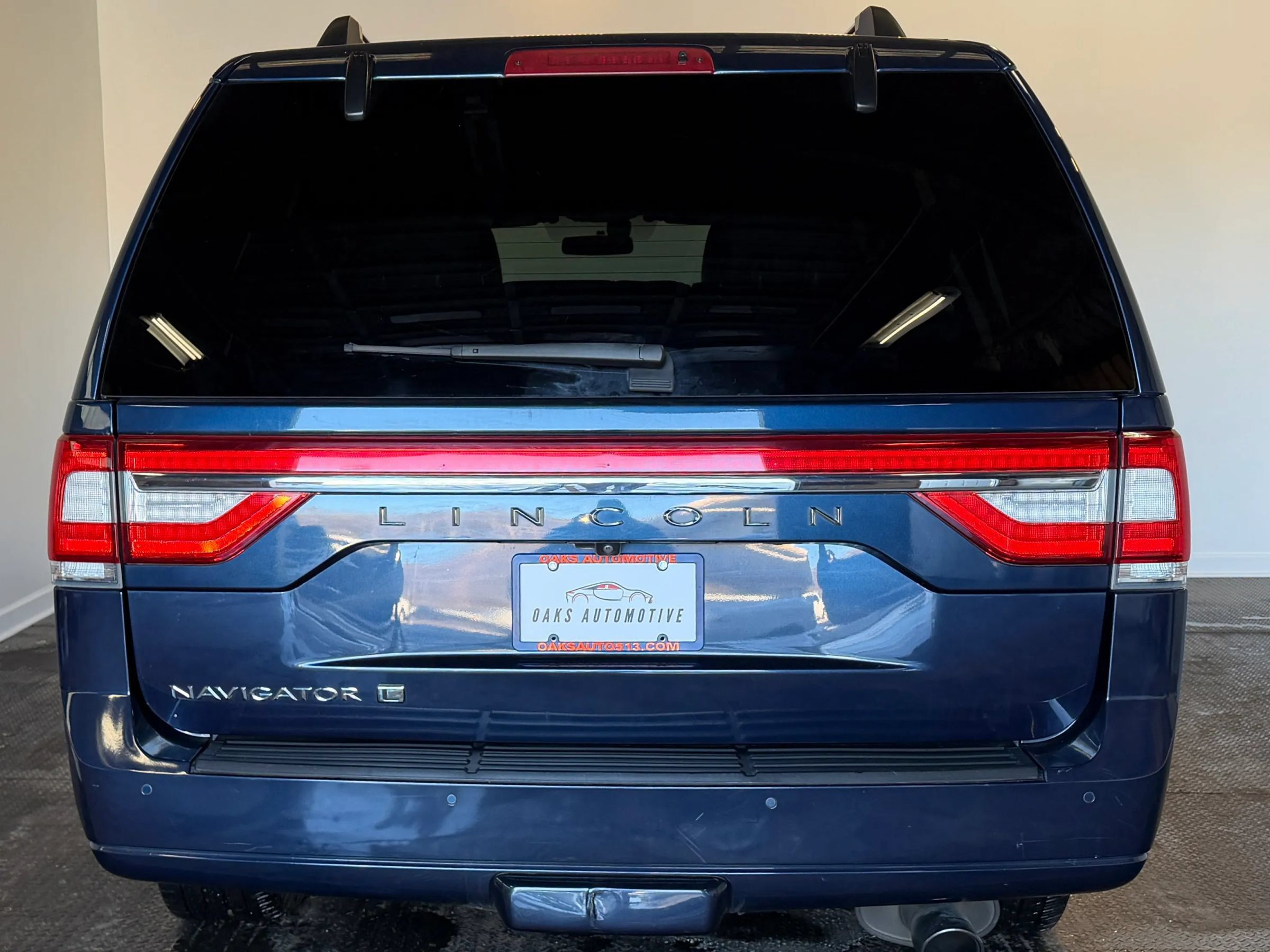 Used 2017 Lincoln Navigator L Select AWD/4WD image 6
