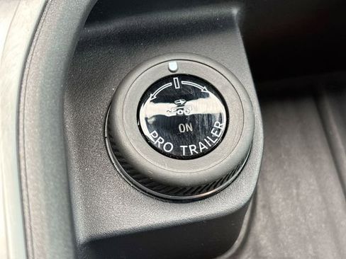 Used 2025 Ford Expedition Active image 35