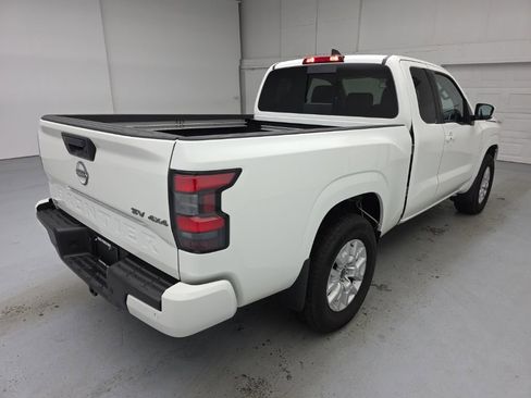 Used 2024 Nissan Frontier SV w/ SV Convenience Package AWD/4WD image 11