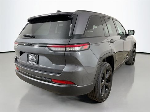 Used 2024 Jeep Grand Cherokee Altitude AWD/4WD image 13