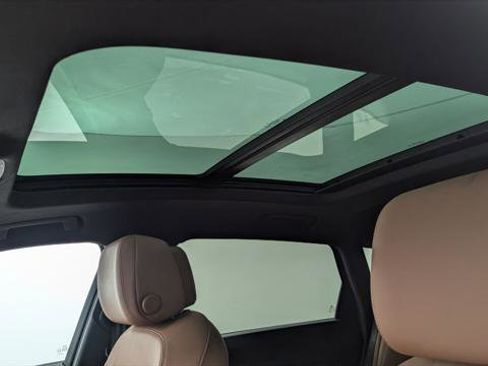 Used 2022 Audi e-tron Premium image 28