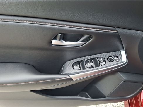 Used 2021 Nissan Sentra SR w/ Electronics Package FWD image 26