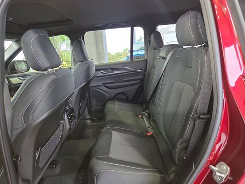 New 2025 Jeep Grand Cherokee Laredo image 14