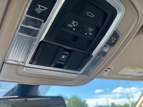 Used 2020 RAM 1500 Laramie AWD/4WD image 22