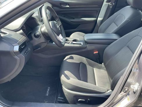 Used 2025 Nissan Altima 2.5 SV FWD image 13