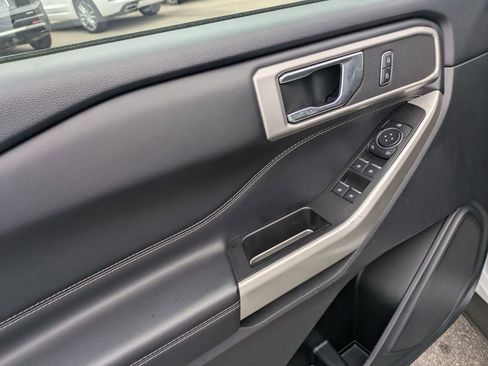 Used 2021 Ford Explorer XLT w/ Equipment Group 202A image 13